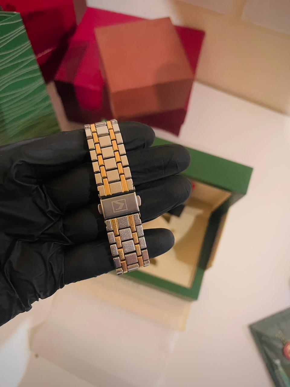 Cureen Watch With Slim body